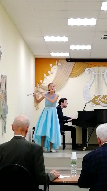 Выступление Воронцевой Лизы на конкурсе, концертмейстер Владимир Левицкий